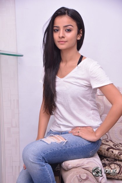 Mahima-Makwana-Interview-About-Venakatapuram-Movie